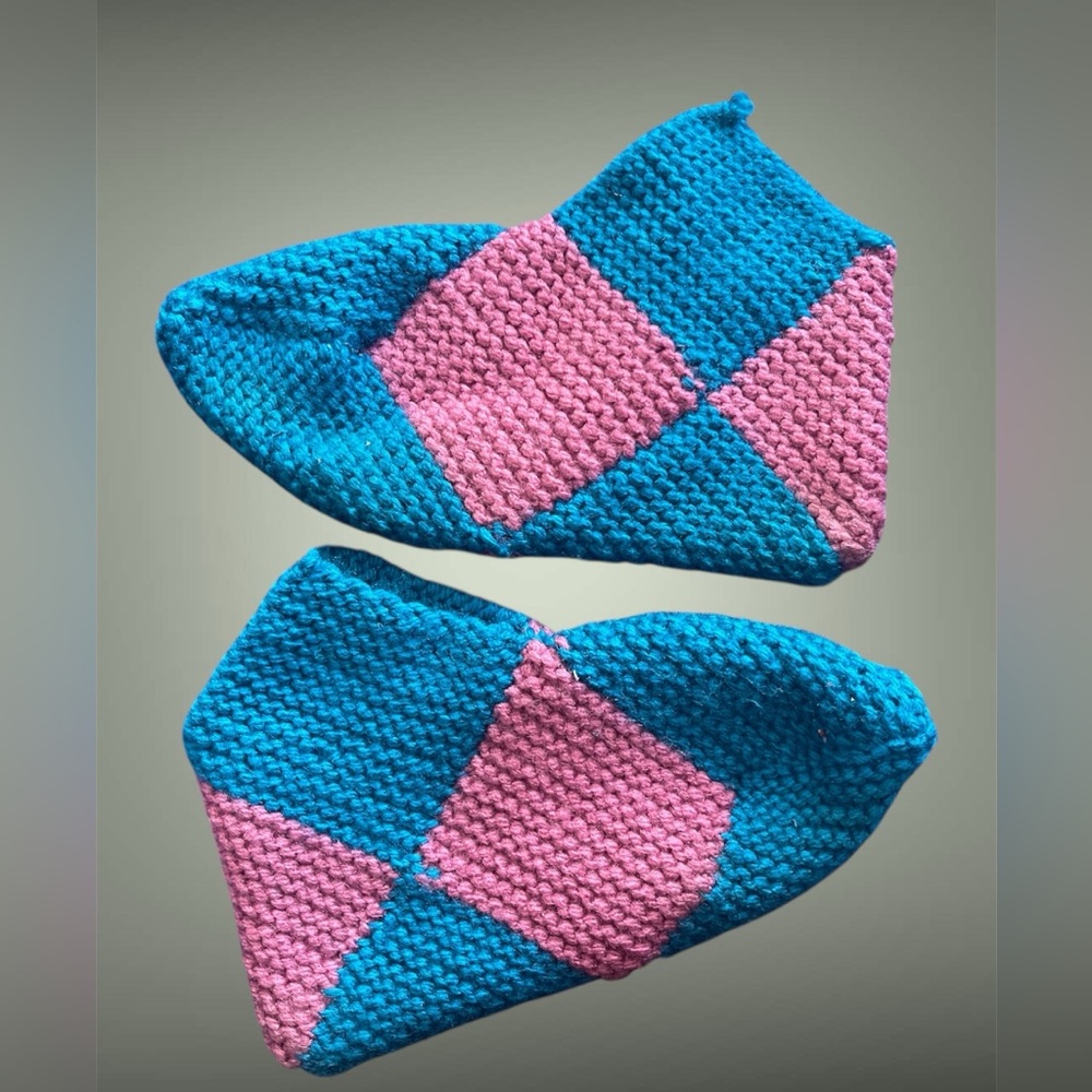 NWOT Hand-Knitted Pink & Blue Wool Socks – Size 7 | Cozy & Warm 🧦
